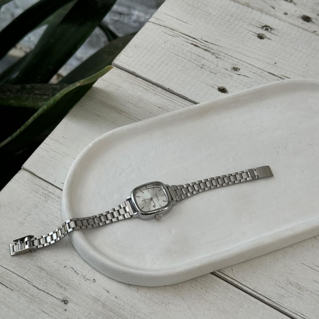 ساعت مینیمال طرح کاسیو کد C233 