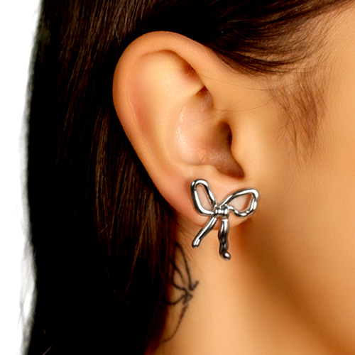 گوشواره میخی طرح پاپیون کد E8